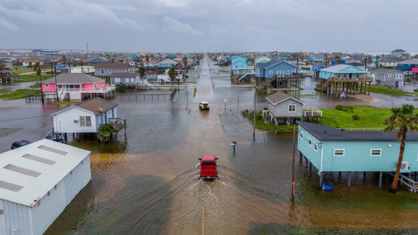 Tropical Storm Alberto makes landfall in Mexico, storm surge threat