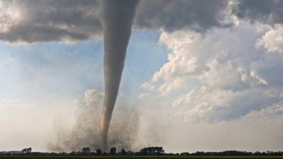 Sixteen tornadoes reported in six states