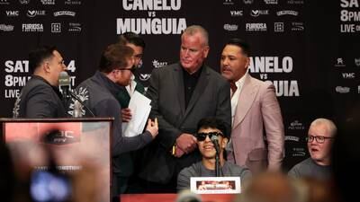 Canelo Alvarez and Oscar De La Hoya erupt in heated exchange ahead of title bout with Jaime Munguía